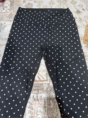 Black Polka Dot Leggings with Side Pockets